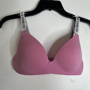 Victoria's Secret T-Shirt Lightly Lined Wireless Bra 32C Spell Out Straps Pink